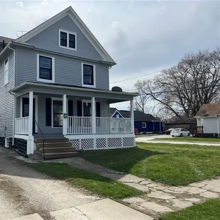 Buy this 3 bed house on 2019 Lexington Avenue in Lorain, OH 44052