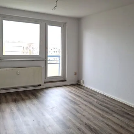 Rent this 2 bed apartment on Amsterdamer Straße 31 in 06128 Halle (Saale), Germany