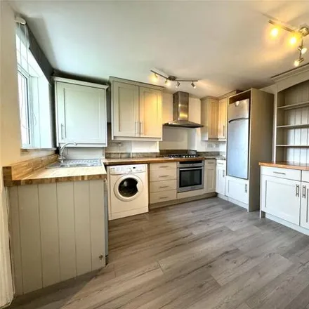 Image 2 - Earlswood Road, Redhill, RH1 6HE, United Kingdom - Apartment for rent