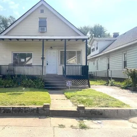Rent this 3 bed house on 2246 Lee Avenue in Granite City, IL 62040