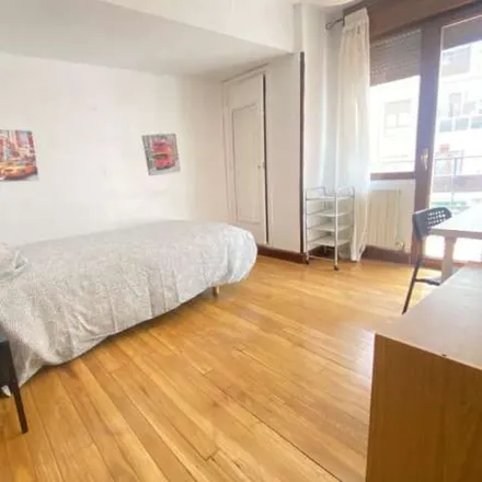 Image 4 - Santutxu kalea, 15, 48004 Bilbao, Spain - Apartment for rent
