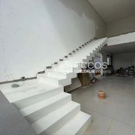 Buy this 3 bed house on Rua dos Pica Paus in Jardim das Palmeiras, Uberlândia - MG