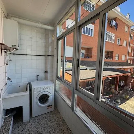 Image 3 - Calle Santa Beatriz de Silva, 24401 Ponferrada, Spain - Apartment for rent