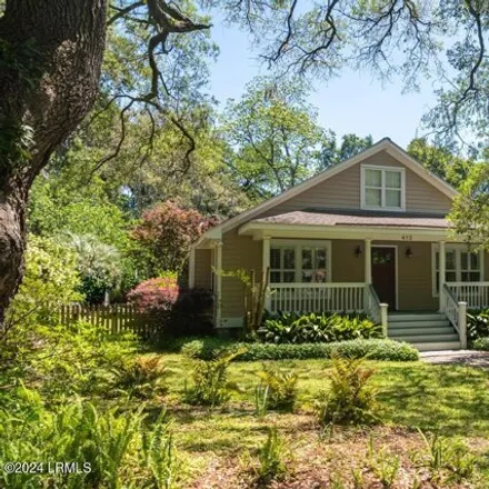 Buy this 3 bed house on 455 Waight Street in Beaufort, SC 29902