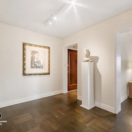 Image 3 - 2B East 69th Street, New York, NY 10065, USA - Apartment for sale