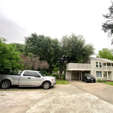 Rent this 1 bed house on 928 South Windomere Avenue in Dallas, TX 75208