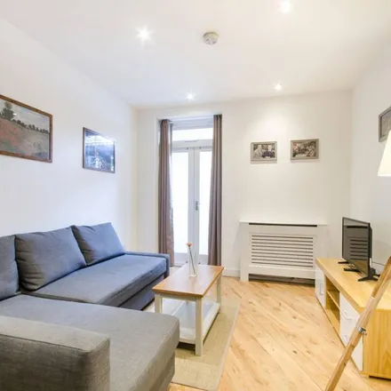 Rent this studio apartment on 44 Penywern Road in London, SW5 9AS