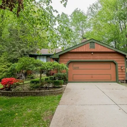 Image 3 - 9331 Lorrich Drive, Mentor, OH 44060, USA - House for sale