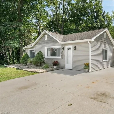Image 3 - 2998 Armil Drive, Springfield Township, OH 44312, USA - House for sale