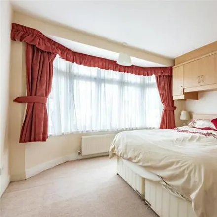 Image 3 - Bush Elms Road, London, RM11 1LN, United Kingdom - Duplex for sale