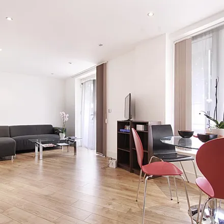 Rent this 3 bed apartment on Sports Direct in Unit 2 Rowcross Street, London