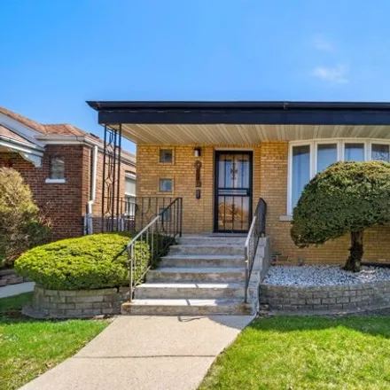 Rent this 3 bed house on 8851 South Ridgeland Avenue in Chicago, IL 60617