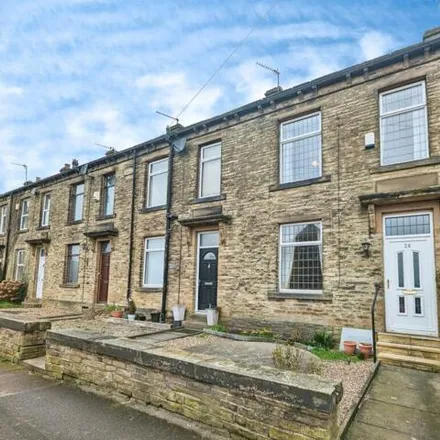 Rent this 2 bed townhouse on East Bierley War Memorial in South View Road, Birkenshaw