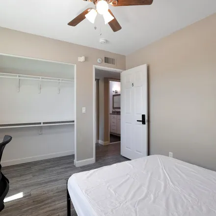 Image 6 - Glendale, Windsor Square, AZ, US - Room for rent