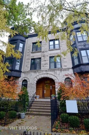 Rent this 3 bed condo on 814-816 West Roscoe Street in Chicago, IL 60657