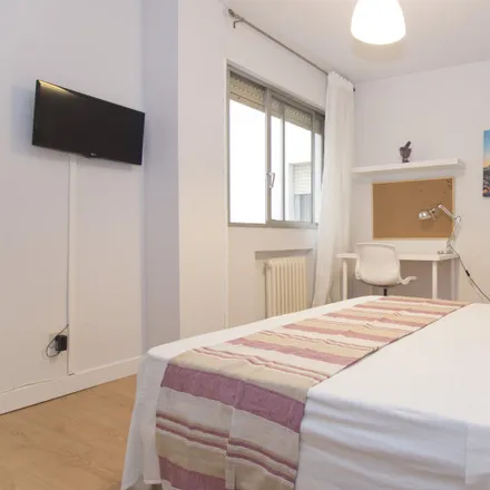 Rent this 5 bed room on Glorieta de Jesús Rodríguez Magro in 28803 Alcalá de Henares, Spain