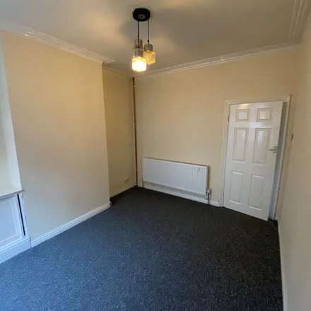 Image 6 - Park Road, Dixons Green, DY2 9BZ, United Kingdom - Apartment for rent