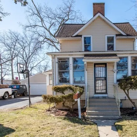 Buy this 3 bed house on 750 Pine Street in Waukegan, IL 60085