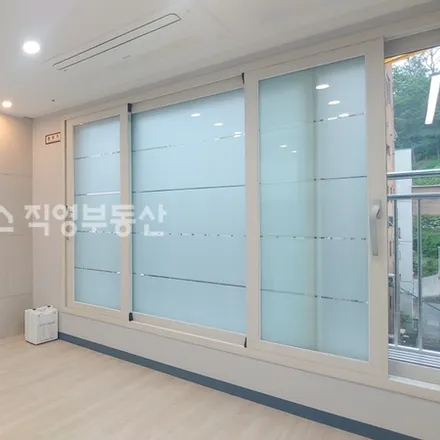 Rent this 2 bed apartment on 서울특별시 관악구 신림동 103-230
