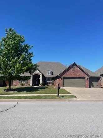 Buy this 3 bed house on 1221 East 135th Street in Glenpool, Tulsa County