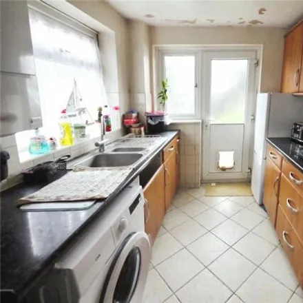 Image 3 - Iris Close, Pilgrims' Hatch, CM15 9QF, United Kingdom - Duplex for sale