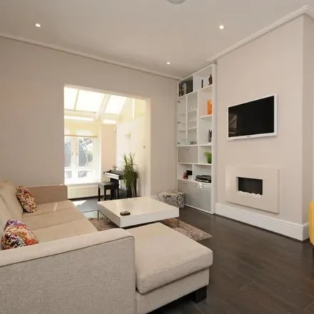 Rent this 4 bed duplex on Emmanuel Church of England Primary School in Mill Lane, London