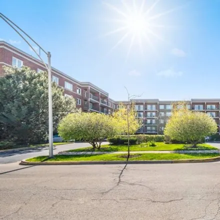 Buy this 1 bed condo on River's Edge at Sauganash in 5225 North Riversedge Terrace, Chicago