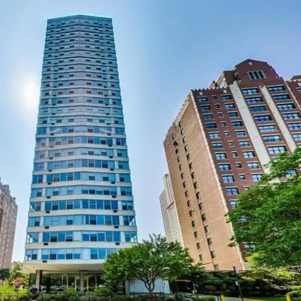 Buy this 1 bed condo on 3900 North Lake Shore Drive in Chicago, IL 60613