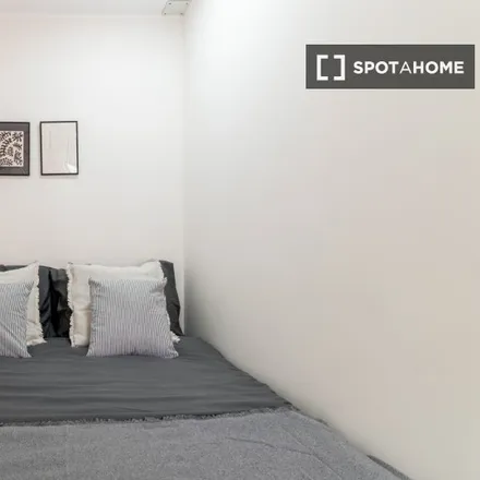 Rent this 4 bed room on Carrer d'Estadella in 08001 Barcelona, Spain