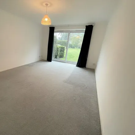 Image 2 - Cotswold Lodge, Pittville Circus Road, Cheltenham, GL52 2QP, United Kingdom - Apartment for rent
