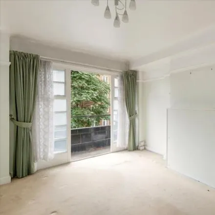 Image 3 - Winchester Court, Vicarage Gate, London, W8 4HA, United Kingdom - Apartment for sale