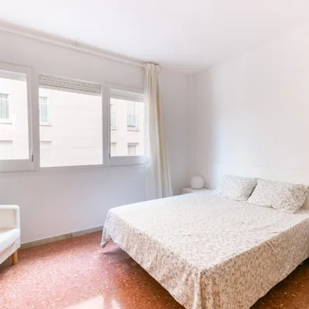 Image 2 - Carrer de Joaquín Costa, 64, 08001 Barcelona, Spain - Apartment for rent