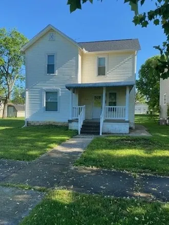 Buy this 3 bed house on 635 East Walnut Street in Lancaster, OH 43130