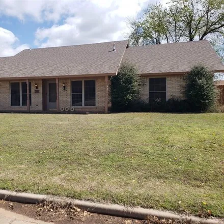 Buy this 3 bed house on 988 Cambridge Drive in Altus, OK 73521