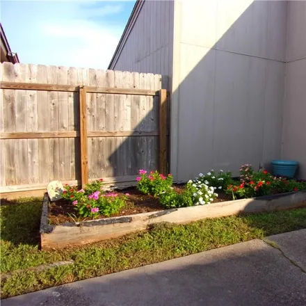 Image 2 - 4928 Delwood Street, Corpus Christi, TX 78413, USA - Townhouse for sale