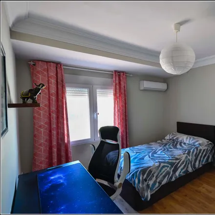 Rent this 3 bed room on Madrid in Paseo de Extremadura, 105