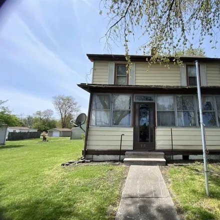 Buy this 3 bed house on 223 Richland Street in Fond du Lac, East Peoria