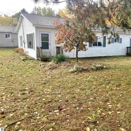 Buy this 3 bed house on 204 Kentucky Avenue in Cadillac, MI 49601