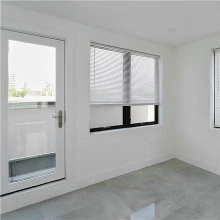 Image 4 - 158 Bay 49th Street, New York, NY 11214, USA - Townhouse for sale