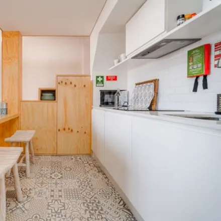 Image 2 - Emília, Rua do Bonjardim, 4000-133 Porto, Portugal - Apartment for rent
