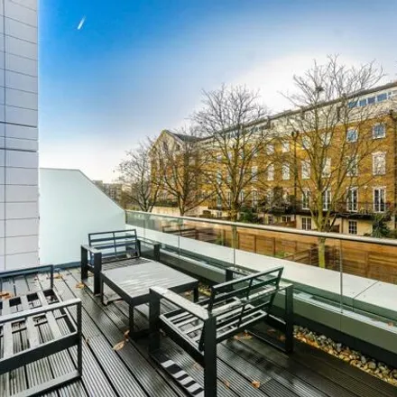 Image 7 - Chartwell House, Waterfront Drive, London, SW10 0BF, United Kingdom - Apartment for sale