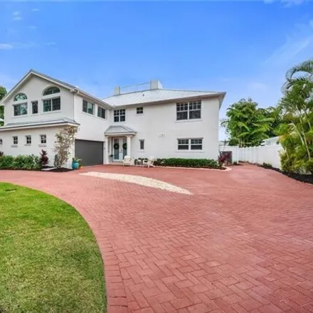Image 1 - 1303 12th Avenue North, Naples, FL 34102, USA - House for sale
