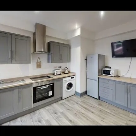 Image 3 - Strawberry Road, Salford, M6 6PT, United Kingdom - Townhouse for rent