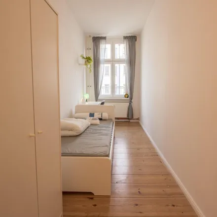 Rent this 3 bed room on Boxhagener Straße 49 in 10245 Berlin, Germany