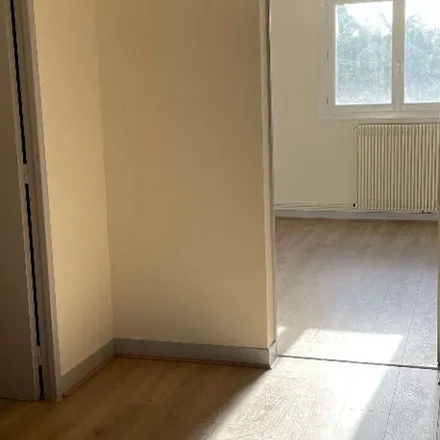 Rent this 3 bed apartment on 17 Rue Poulain in 86100 Châtellerault, France