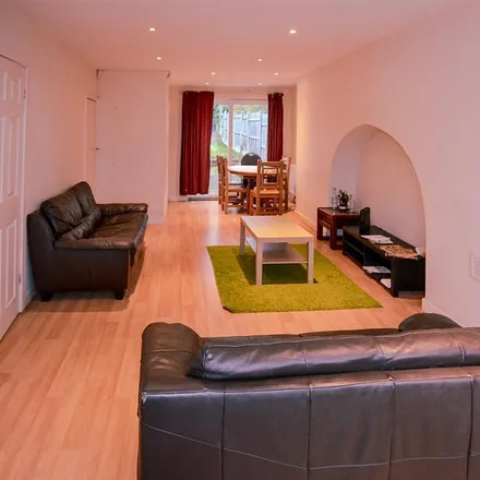 Rent this 3 bed townhouse on 67 Quinton Road in Metchley, B17 0PJ