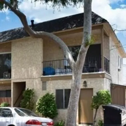 Buy this 7 bed house on 3291 Oakhurst Avenue in Los Angeles, CA 90034