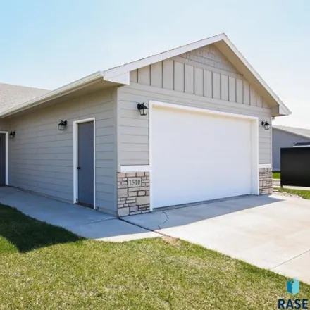 Buy this 3 bed condo on East Blarney Place in Sioux Falls, SD 57110