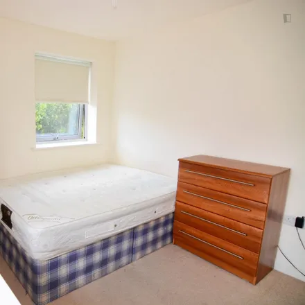 Rent this 3 bed room on Ducaine Apartments in Merchant Street, London