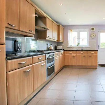 Image 3 - Swallow Close, Leeds, LS12 3LU, United Kingdom - House for sale